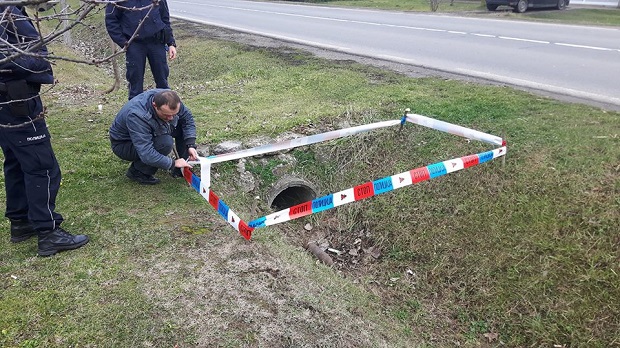 Нашли бомбу у каналу, а деминери раде тек после празника?! (ФОТО)